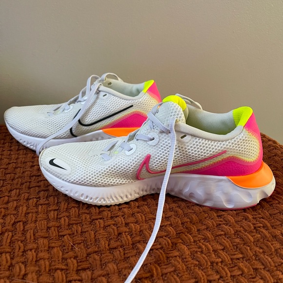 Nike Womens Renew Run in Platinum Pink Blast size 9.5 - Picture 8 of 8